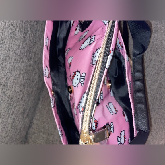 24HR DROP ⬇️Hello Kitty Weekender/Over sized Tote Bag - Picture 3 of 4